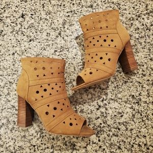 NWOB Torrid cognac peep hole booties
